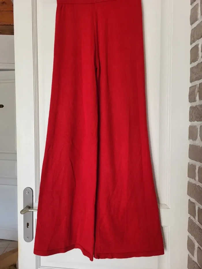 Pantalon rouge évasé en maille douce Mango - photo numéro 4