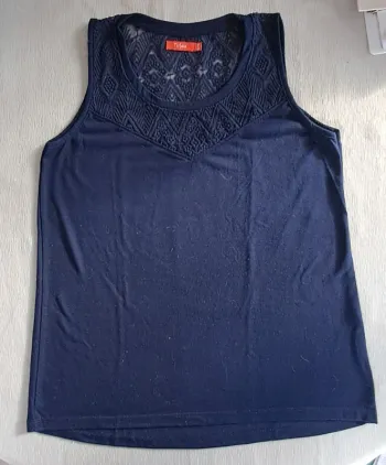 T-shirt à dentelle bleu marine