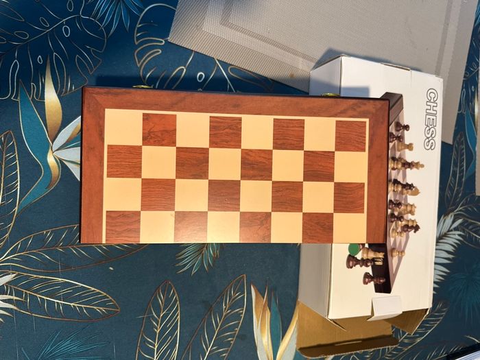 ♟️ Jeu d’échecs magnétique en bois – Pliable – Excellent état - photo numéro 6