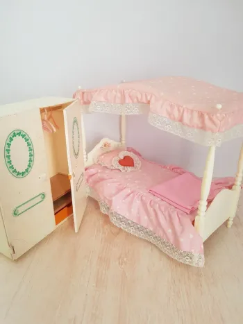 Chambre Barbie vintage lit et armoire
