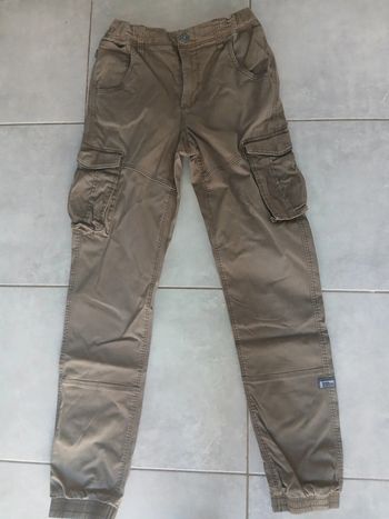 Cargo beige foncé
