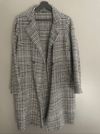 trench long à carreaux
