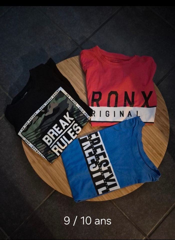 3 tshirts taille 9/10ans