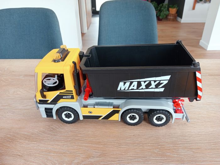 Playmobil 70444 Camion benne et sa plateforme - photo numéro 2