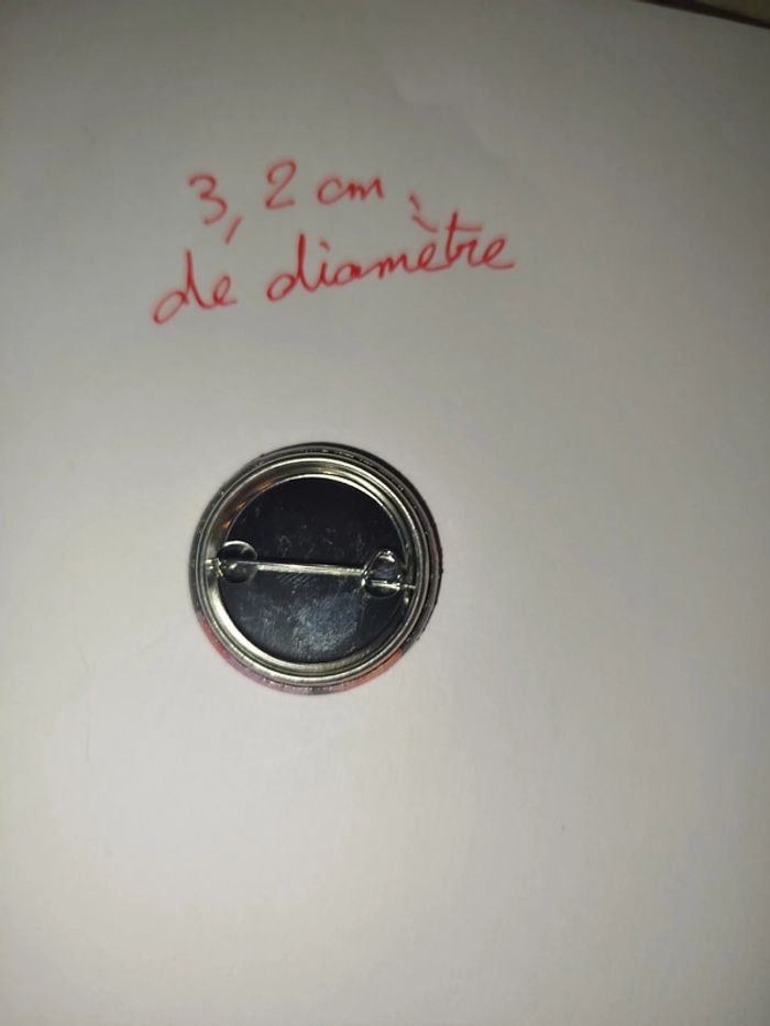 badge motif loup neuf - photo numéro 3