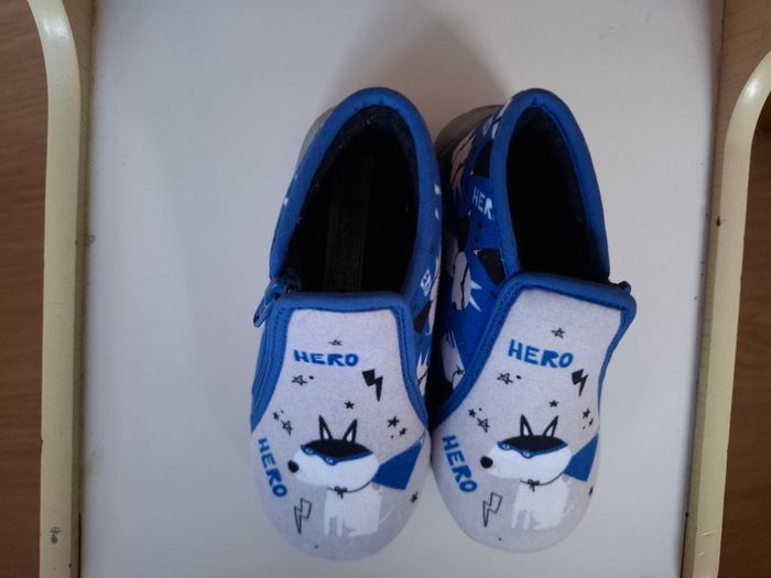 Chaussons garçon tissaia  pointure 25