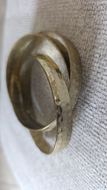 Bracelets dorés martelés 