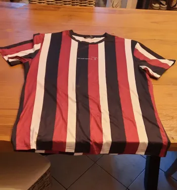Tee shirt