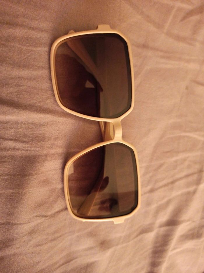 Lunette de soleil rose - photo numéro 2
