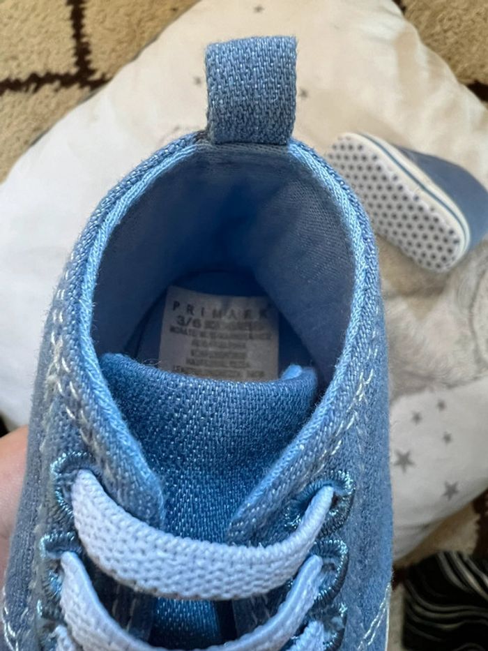 Très belles chaussures de bébé - photo numéro 3
