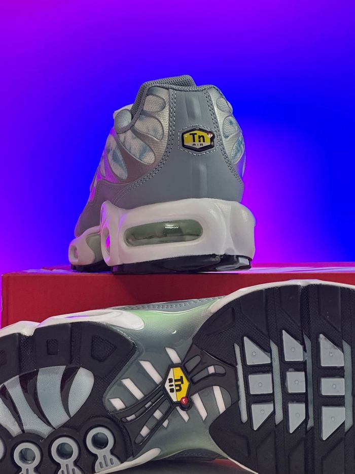 Nike Tn Air Max Plus neuves taille 42  avec boîte – envoi express - photo numéro 3