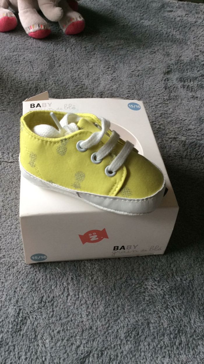 Chaussures bébé neuves - photo numéro 1