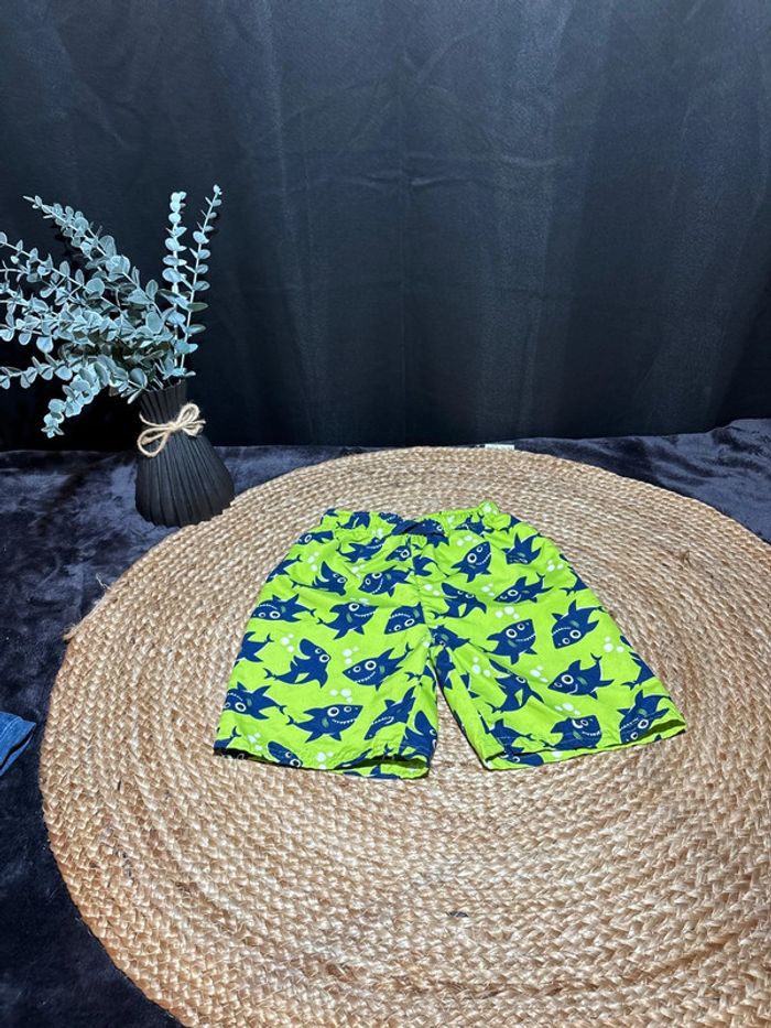 Short garçon taille 7/8ans