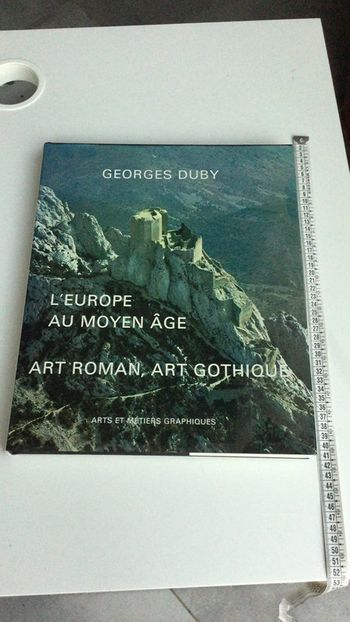 Livre l’Europe au moyen âge art roman art gothique exclusivité vintage qualité