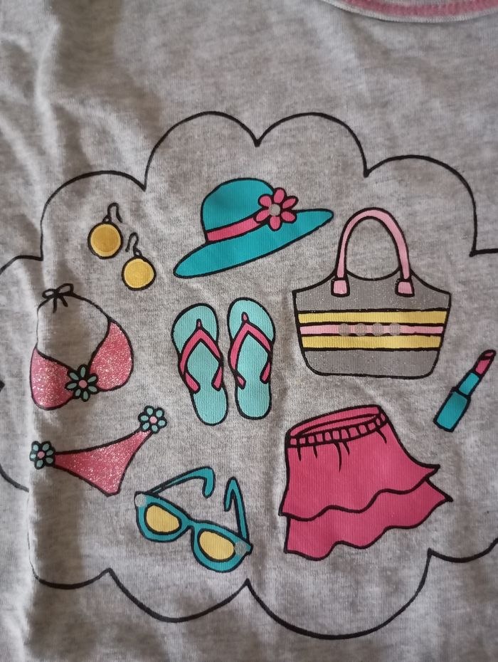 Tee-shirt manches longues. 9/10 ans. 134/140 cm. Coton gris clair chiné. Dessins avec paillettes. État neuf - photo numéro 5