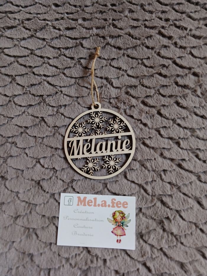 Boule de Noël en bois personnalisé