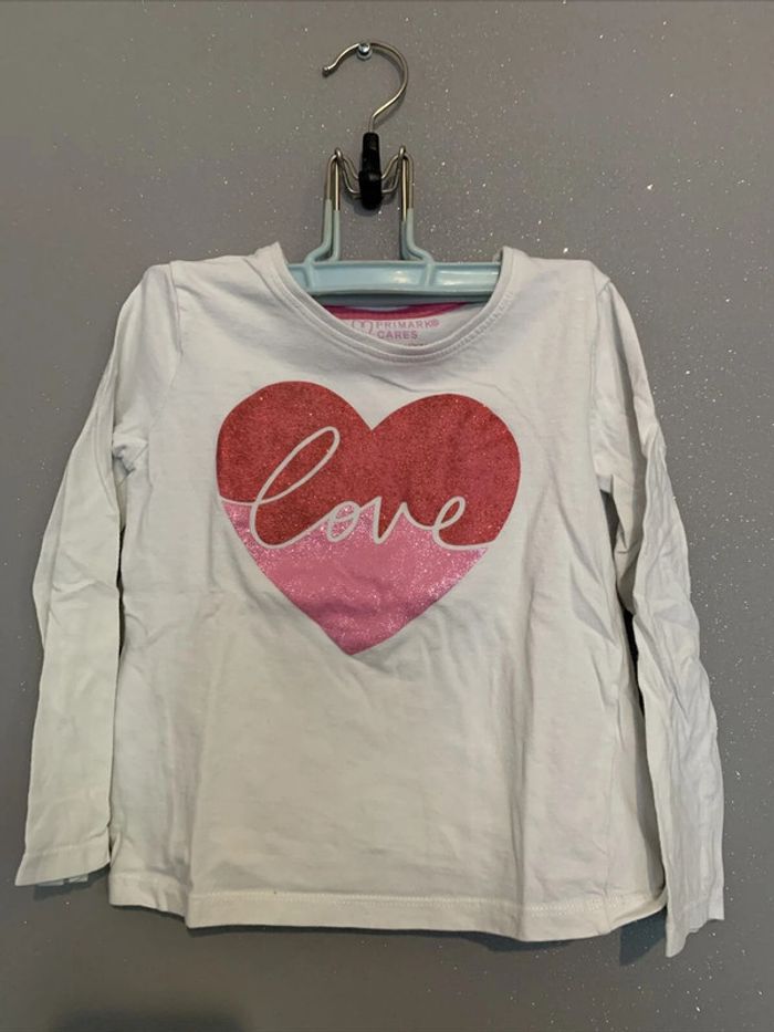 Haut Tshirt manches longues Love Primark T4-5 ans 110 cm