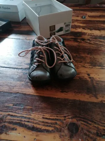 Chaussures à lacets pointure 21