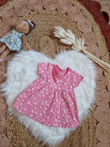 Robe rose à motif In extenso