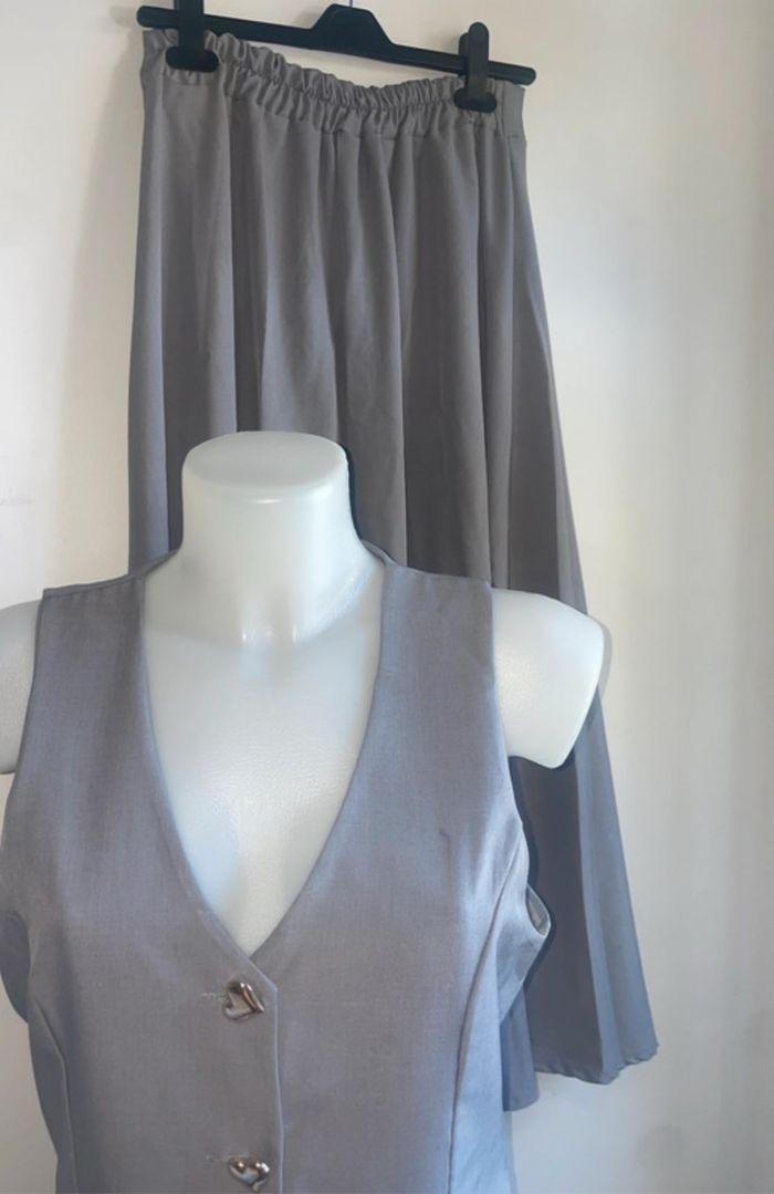 Ensemble jupe longue + gilet chic gris bouton en coeur doré – Taille L – Neuf - photo numéro 3
