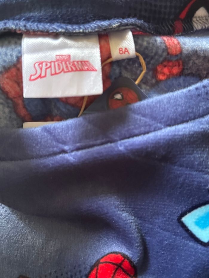 Pyjama velours Spiderman Noël  5 ans neuf - photo numéro 5