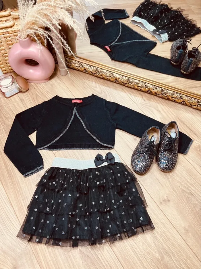 Taille 4 ans tenue de fête 2 pièces fille Tissaia noir et argenté * coeur à paillettes * 🩷