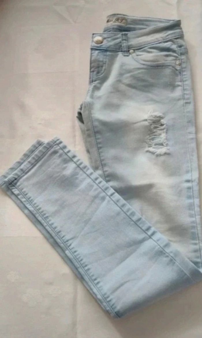 Jeans a troues - photo numéro 2
