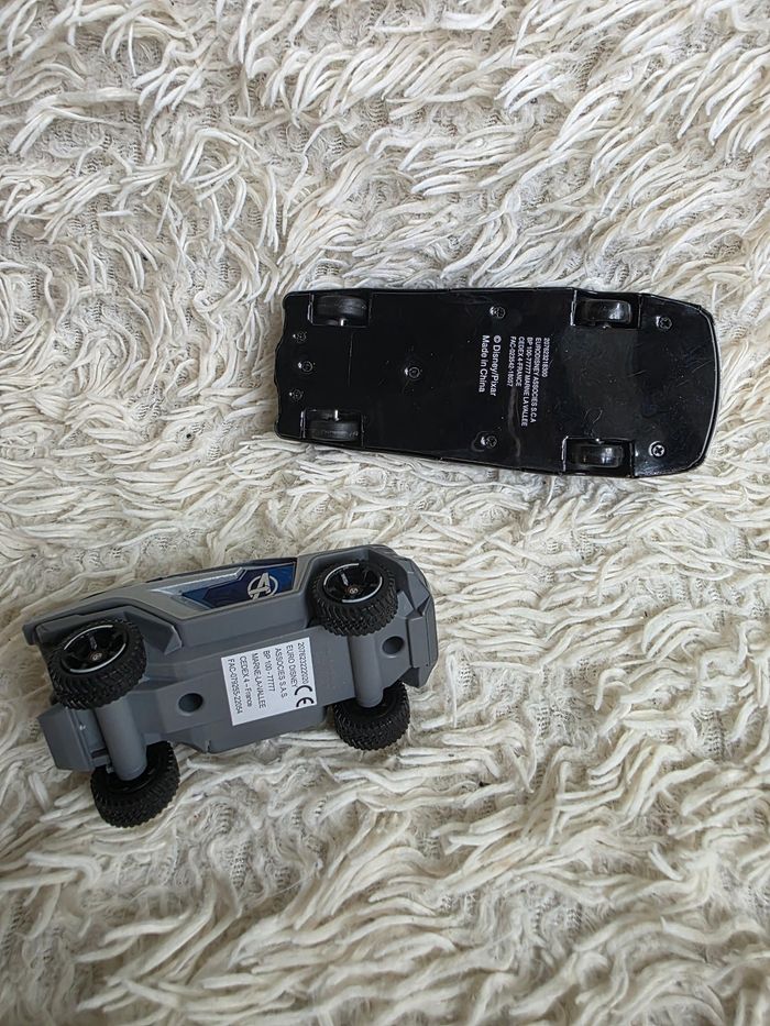 Voiture disney 1 advengers campus / 1 dessin animé indestructible disneyland paris - photo numéro 4