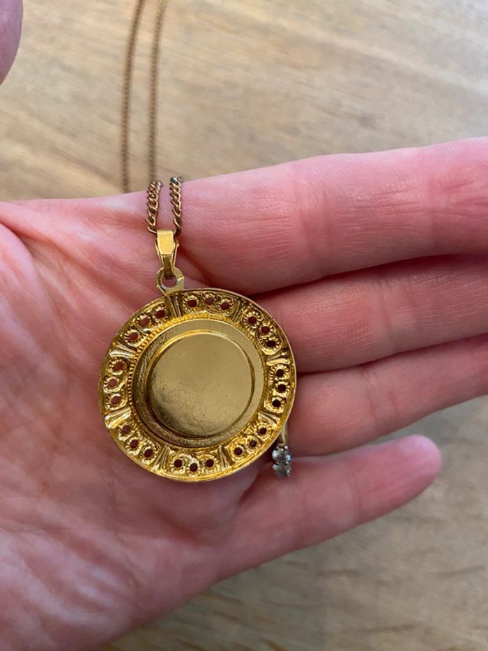 Collier médaillon en laiton ouvragé émail nacré - photo numéro 4