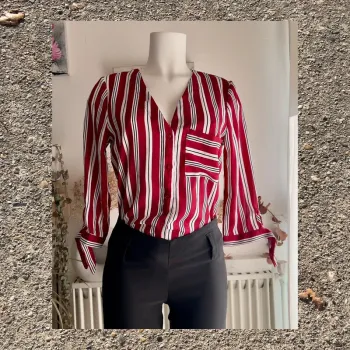 Chemise rayée manches retroussées