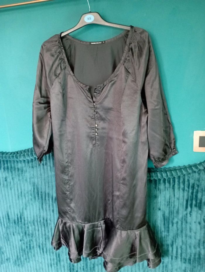 Robe satin noir grande taille
