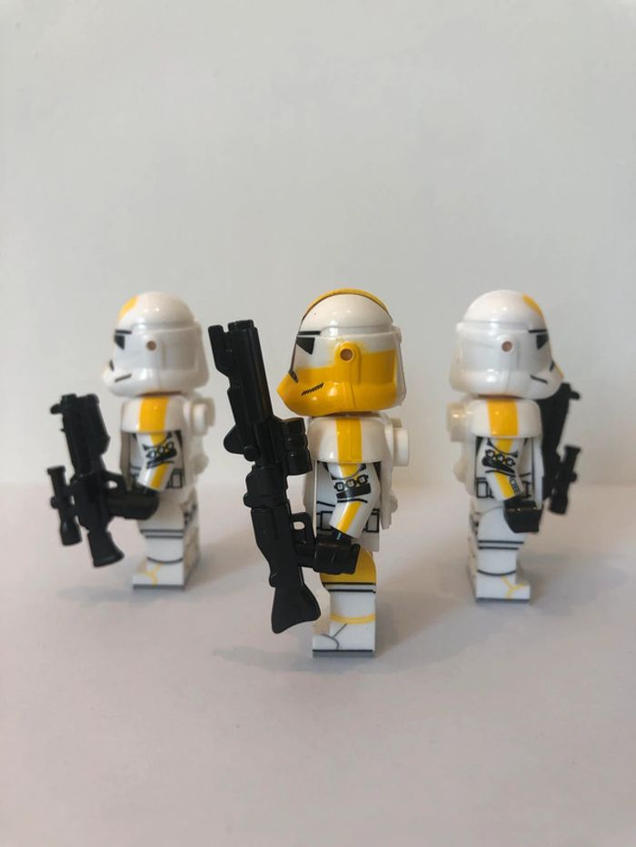 Figurine type lego Commandant Bley et 2 clones de la 327ème légion. Star Wars - photo numéro 2