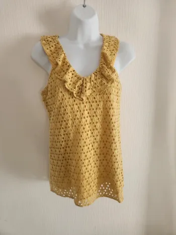 Haut à volants et broderie doublé jaune le temps des cerises S