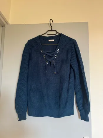 Pull bleu Cache Cache