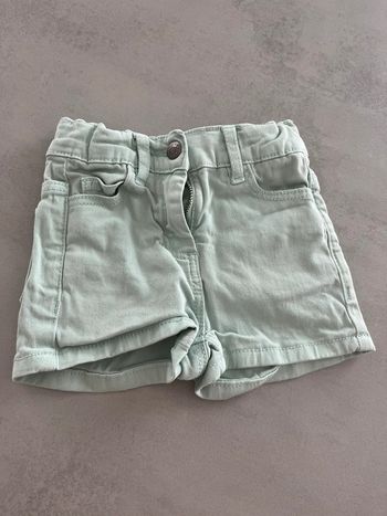 Short jeans vert
