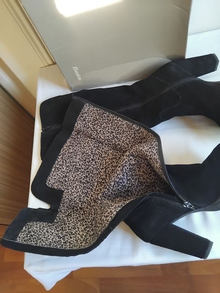 Bottes hautes en daim noir BATA - Taille 39 - photo numéro 4