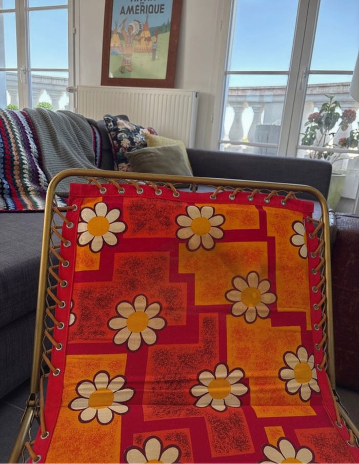 Transat bain de soleil Lafuma vintage orange et rouge à grosse fleur année 70 - bon état - photo numéro 4