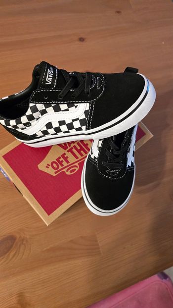 NEUVES  (non portées)🏷🤩😍⚘️superbes  baskets VANS mixtes Pointure 26 (lacets élastiques)😍🤩⚘️🏷👍