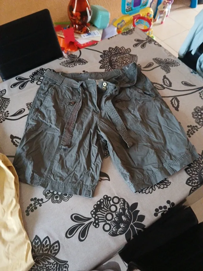 Pantalon et short taille 44 - photo numéro 4