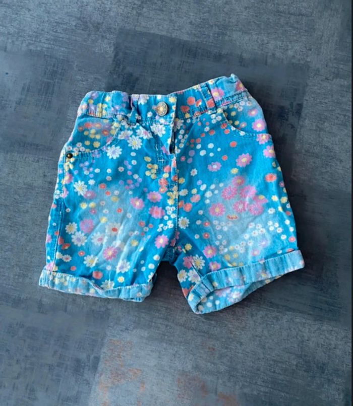 🌸 Short en jean fleuri – 18 mois (81 cm) 🌸