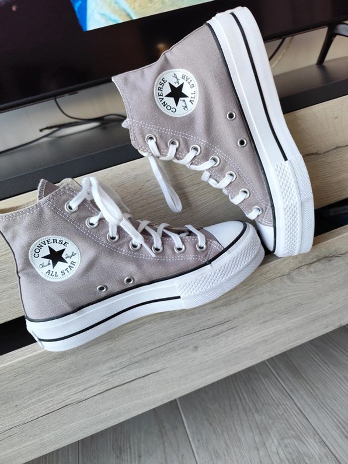 Converse plateforme beige