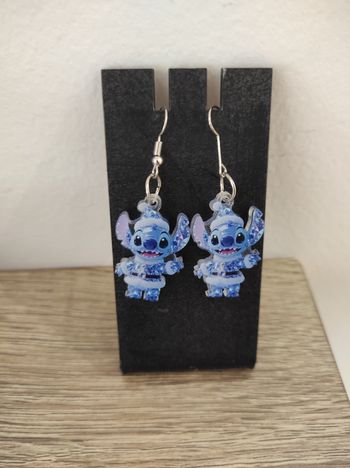 Boucle d'oreille stitch