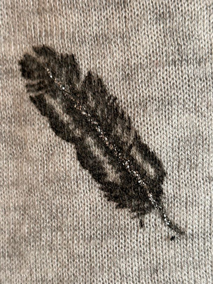 Pull gris col v plumes neuf Peace n’ love taille unique - photo numéro 3