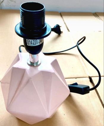 Pieds de lampe couleur rose enfant