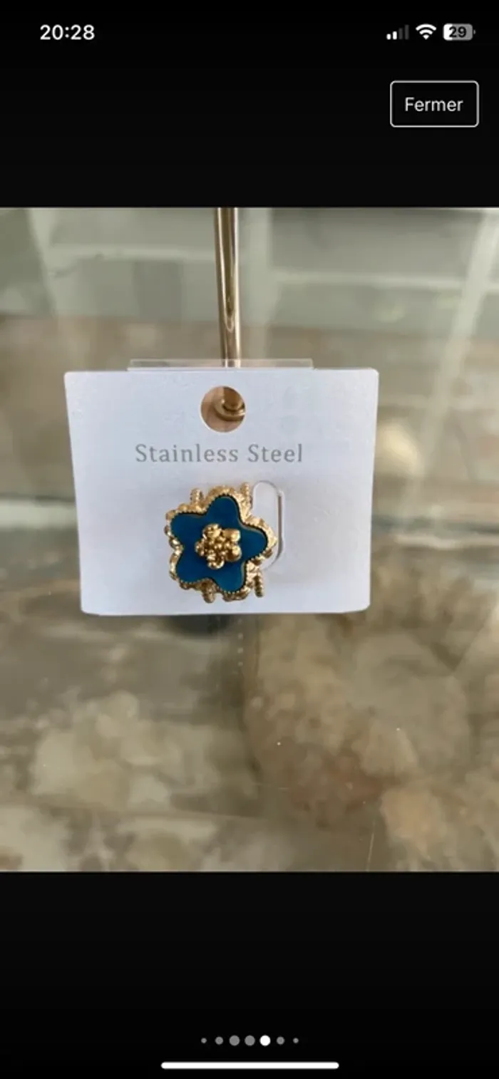 Bague réglable acier doré avec fleur centrale nacre tons bleu nacrés - photo numéro 7