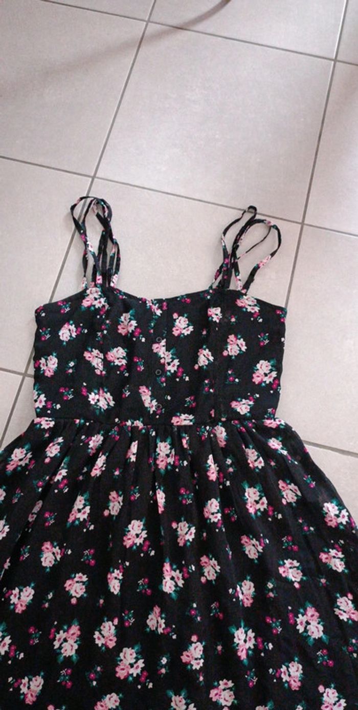 🌺 Robe fleurie a bretelles - photo numéro 3