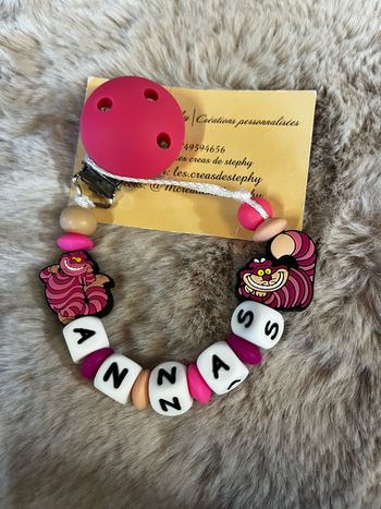 Attache tétine Alice aux pays des merveille