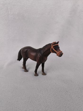 Étalon Hongre pur sang Schleich