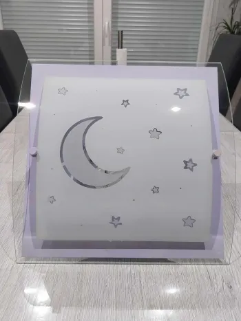 Plafonnier phosphorescent lilas lune et étoiles