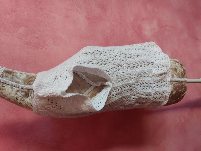 Pull maille ajourée sans manches taille 38-40 - photo numéro 2